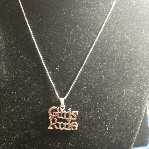 Silvertone 'Girls Rule' Necklace 16 In Vintage - Picture 1 of 6